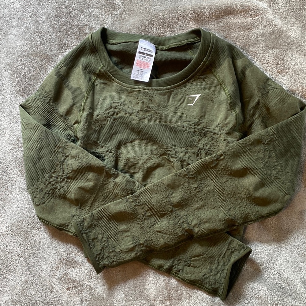 NWOT Gymshark long sleeve crop size medium